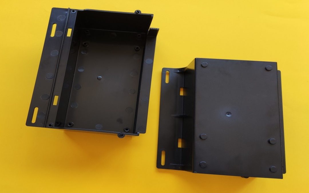 Caja de protección de material eléctrico para máquinas en Inyección de Plástico