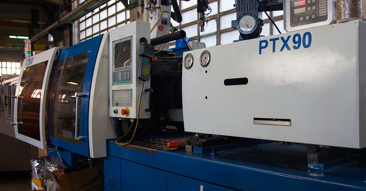 Maquinaria para Transformación de Plásticos por Inyección PTX 90